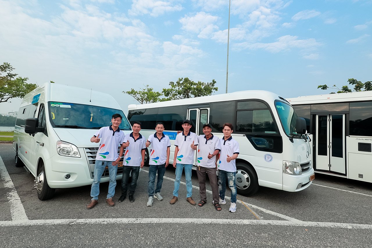 Giới Thiệu Đội Xe Phục Vụ Tour Chuyên Nghiệp Của Rực Rỡ Việt Nam
